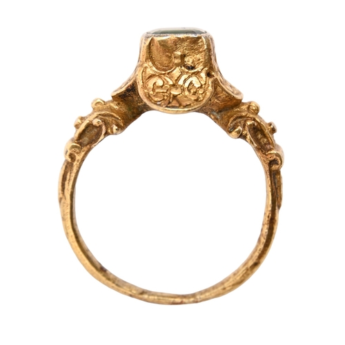 43A - A Spanish emerald and silver gilt finger ring, 16th c, the cut cornered and step cut emerald in a qu... 