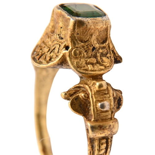 43A - A Spanish emerald and silver gilt finger ring, 16th c, the cut cornered and step cut emerald in a qu... 