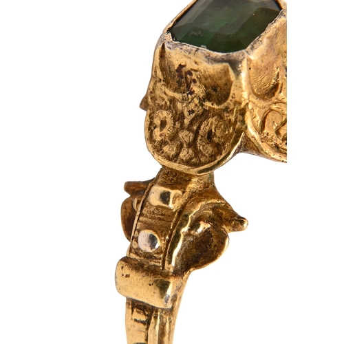 43A - A Spanish emerald and silver gilt finger ring, 16th c, the cut cornered and step cut emerald in a qu... 
