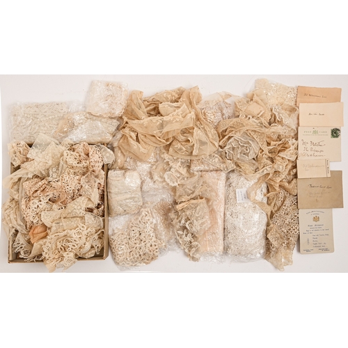 560 - A collection of lace, 19th and early 20th c,&nbsp;including flounces and collars of Duchesse point, ... 