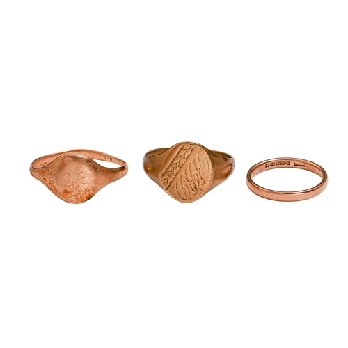 3 - A 9ct gold wedding ring and two signet rings, 7.3g, size K, S, U