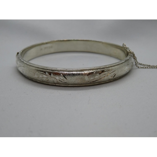 107 - Vintage silver bangle engraved pattern Birmingham 1975 14g