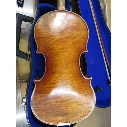 267 - Very nice Paolo Fiornin Taurini Anno 1933 violin with full back - good condition valued 1500 - 2000 ... 