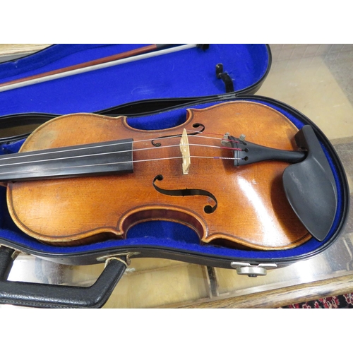 267 - Very nice Paolo Fiornin Taurini Anno 1933 violin with full back - good condition valued 1500 - 2000 ... 