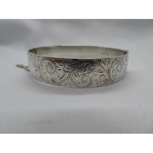 66 - Vintage solid silver bangle make L and Co HM 1960 52g