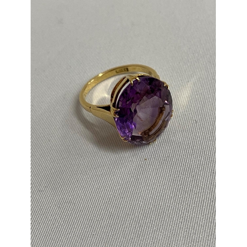 9 - 18ct gold with 12 carat Siberian amethyst oval solitaire ring 6.4g