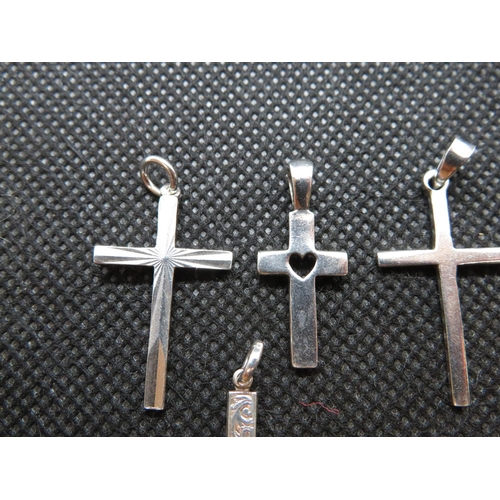 84 - 6x vintage silver crosses 7.8g