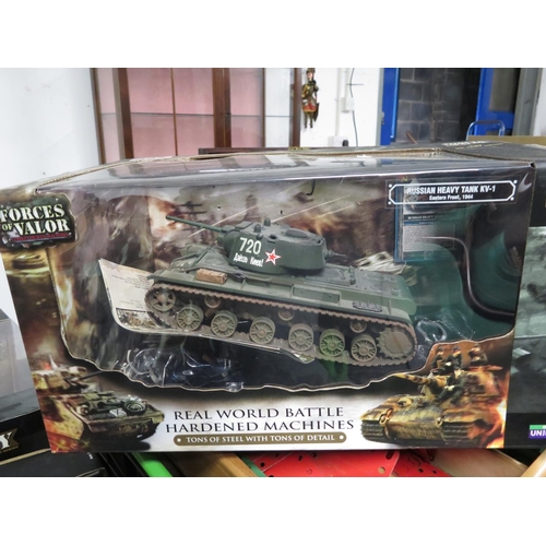 327 - Forces of Valour 1/32 scale Russian Heavy Tank KV1 1944