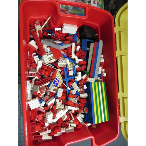 304 - Large mixed tub of vintage lego including large base plate and 1960's card street layout