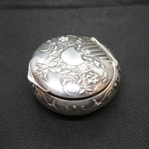 189 - Old silver snuff box - catch slightly loose - 46.2g