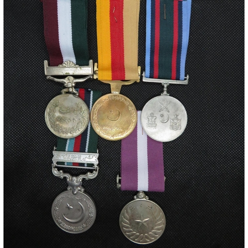 194 - Collection of 5x middle eastern medals