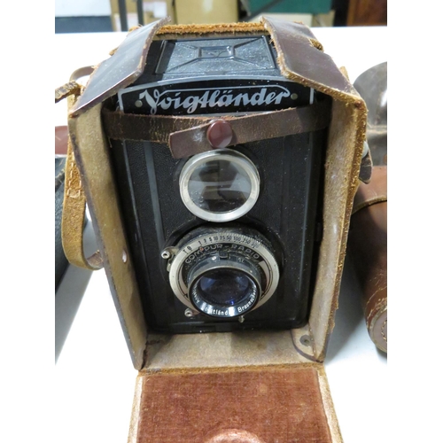 393 - Collection of vintage cameras