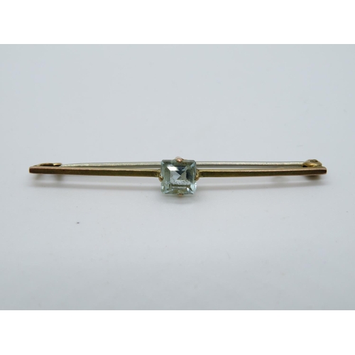 125 - 9ct Aquamarine bar brooch 1.8g