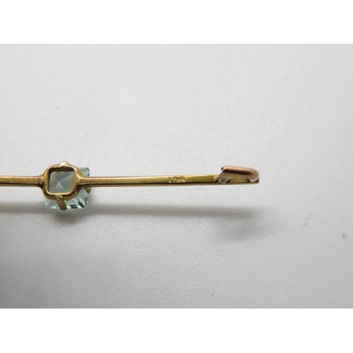 125 - 9ct Aquamarine bar brooch 1.8g