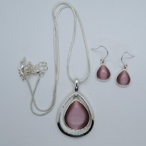 156 - Silver necklace with pendant and earrings