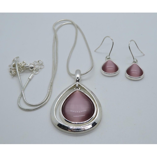 156 - Silver necklace with pendant and earrings