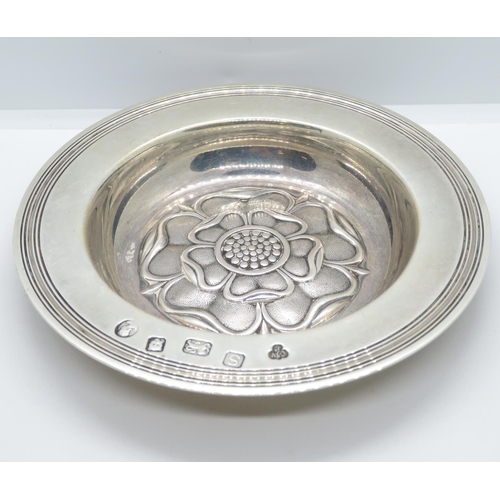 164 - HM silver Tudor Rose pin tray 104g