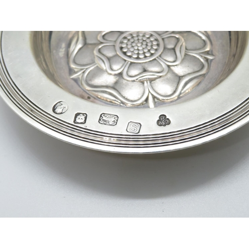 164 - HM silver Tudor Rose pin tray 104g