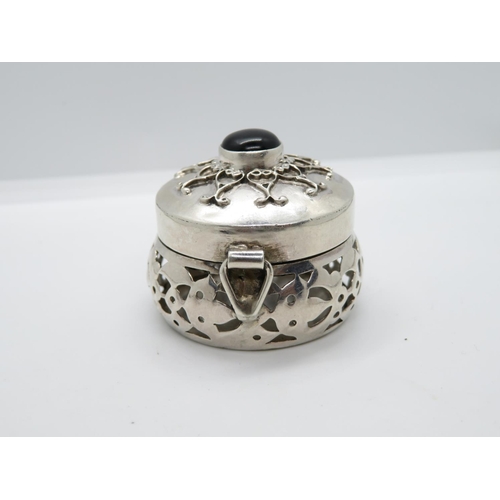 176 - Small pin box with cabochon stone to top 21g