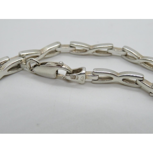 22 - HM SILVER CROSSOVER BRACELET 8