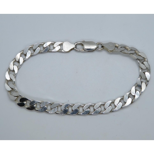 28 - Solid Silver curb bracelet 8.5