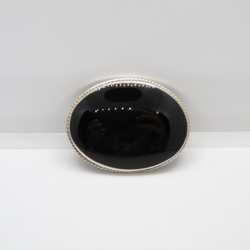 31 - Silver brooch set with large oval black onyx stone Sheffield 1994 13.9g