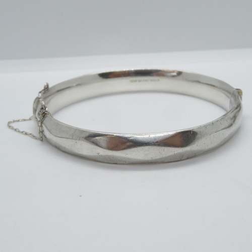 4 - Silver faceted bangle Jubilee Hallmarks 1977 44.7g