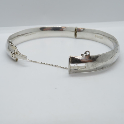 4 - Silver faceted bangle Jubilee Hallmarks 1977 44.7g