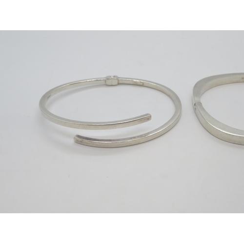 19 - 2x silver bracelets 20g