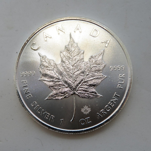 387 - 2017 Canada Maple Leaf 999 fine silver 1oz coin