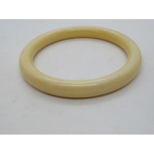 392 - Ivory Victorian bangle 34g  3.5