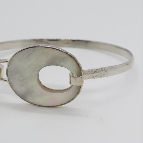 128 - HM silver bangle with Mother of Pearl 10.9g