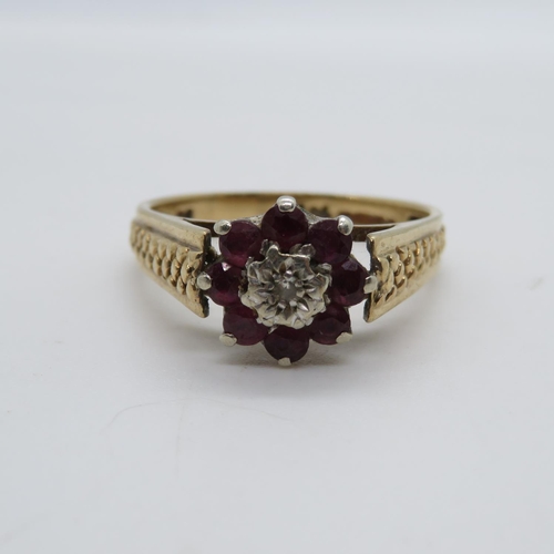 156 - 9ct gold ring with garnets 3.5g size O