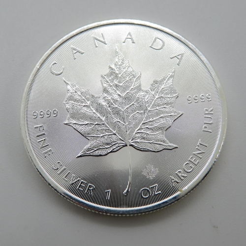 233 - Canada 1oz fine silver $5 2017