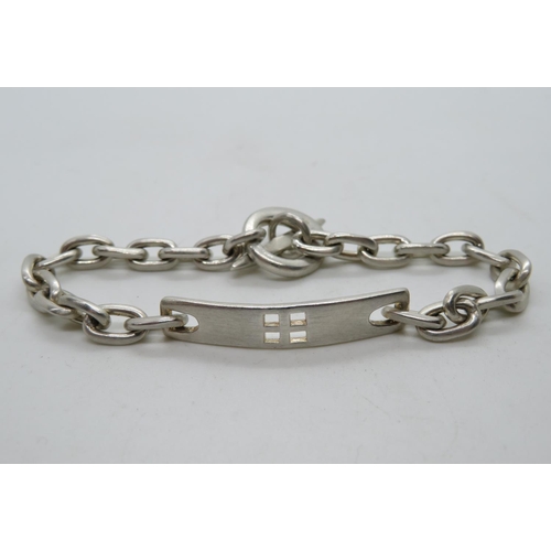 98 - HM silver toggle bracelet 7.5