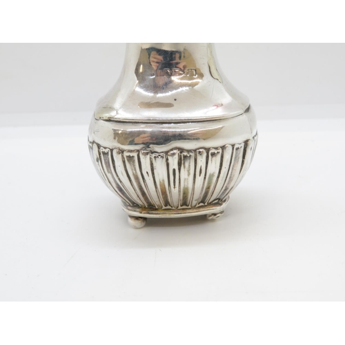 122 - Pepper pot silver HM 44g