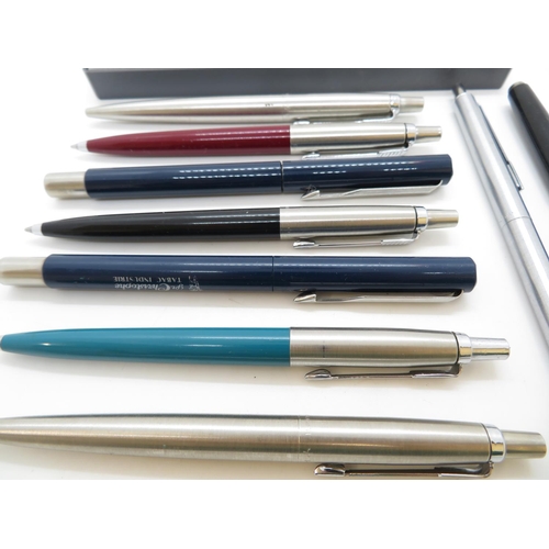 70 - Collection of 10x Parker pens