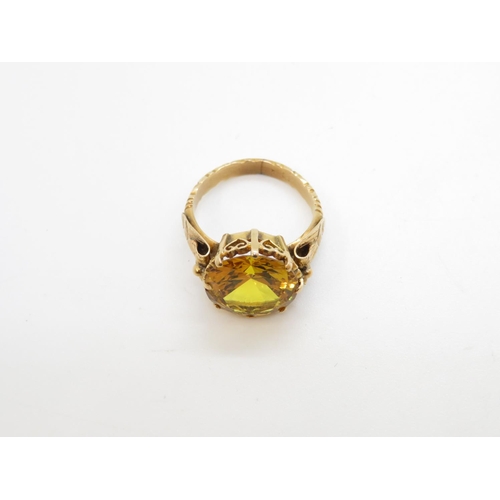 8 - 15ct gold ring with large yellow stone 7g total weight size O