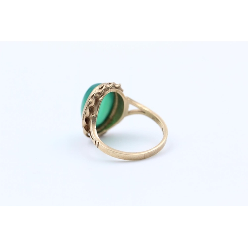 109 - 9ct gold chrysoprase dress ring size N