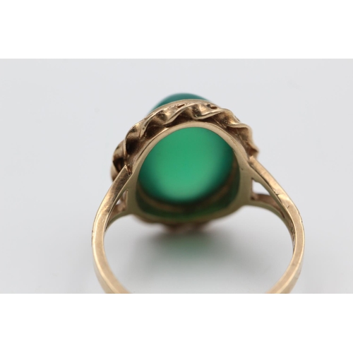 109 - 9ct gold chrysoprase dress ring size N