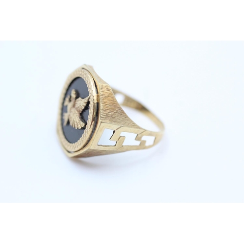 115 - 9ct gold onyx and eagle motif ring size Y