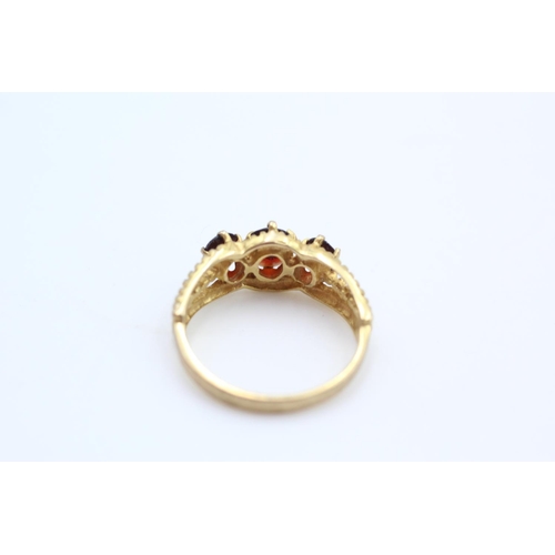 118 - 9ct Gold garnet ornate three stone ring size N