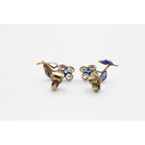 121 - 2 x 9ct Gold gemstone detail earrings