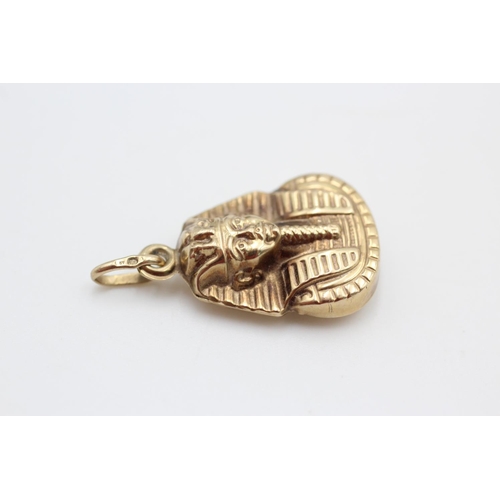 122 - 9ct gold pharaoh pendant