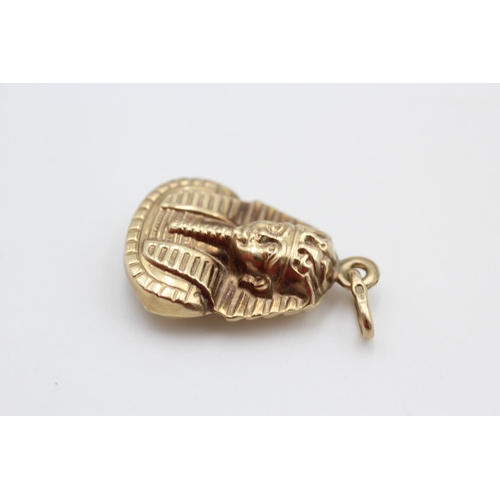 122 - 9ct gold pharaoh pendant