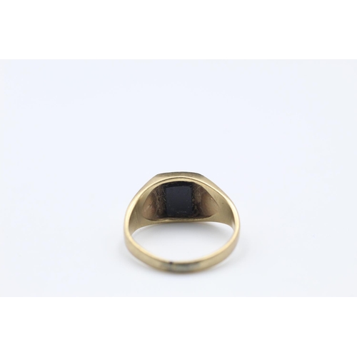 175 - 9ct Gold onyx signet ring size N