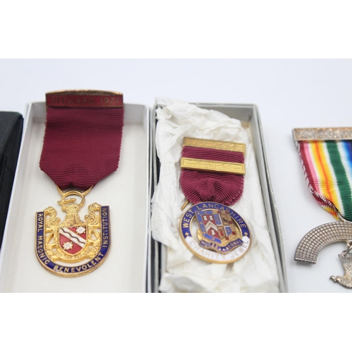 19 - 10 x Assorted Vintage MASONIC & RAOB Jewels Inc Appleton Lodge, Hospital Jewel