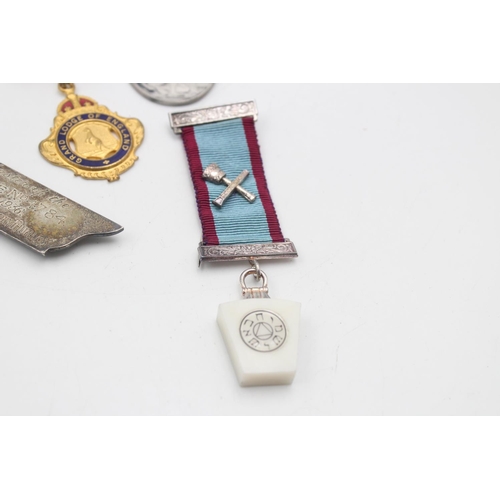 19 - 10 x Assorted Vintage MASONIC & RAOB Jewels Inc Appleton Lodge, Hospital Jewel