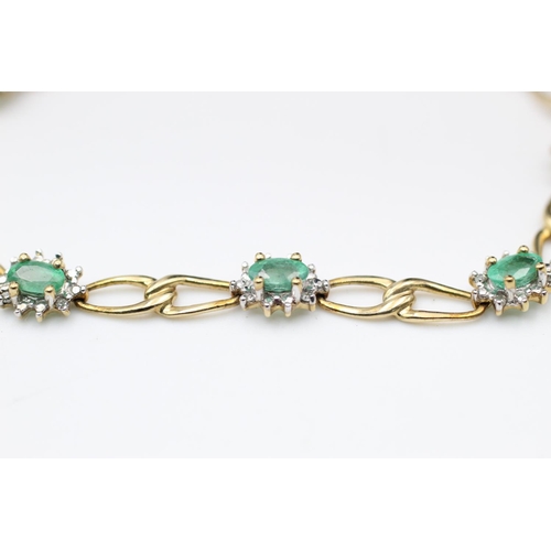 195 - 9ct Gold emerald & diamond detail bracelet