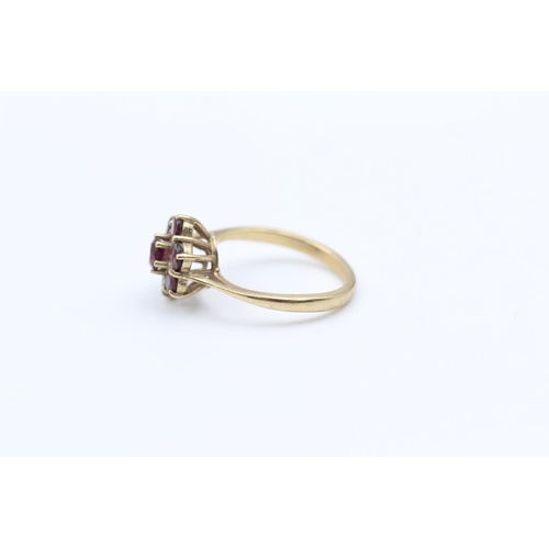 228 - 9ct gold garnet cluster ring size L